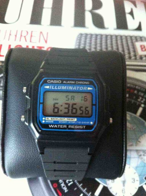 Casio F-105W-1A