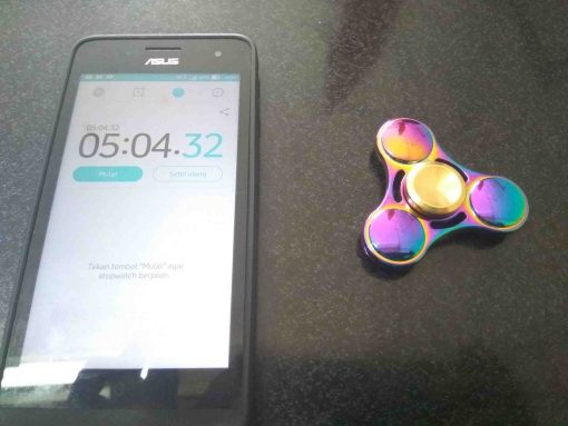 fidget spinner traingle rainbow
