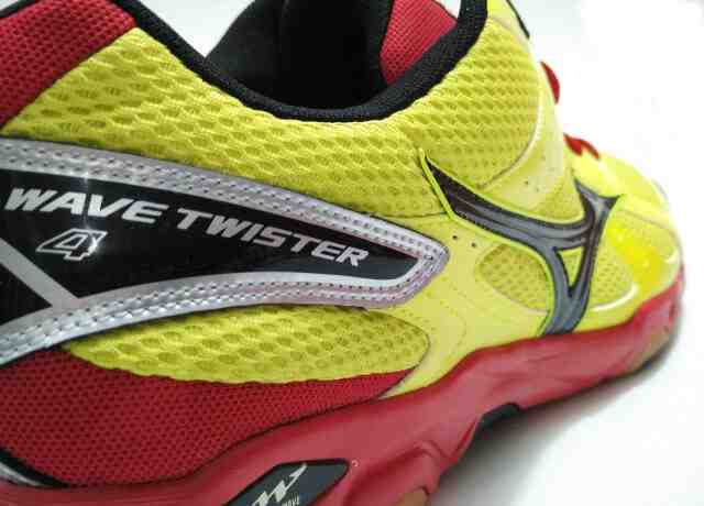 Jual SEPATU  BADMINTON  VOLLY RUNNING MIZUNO  WAVE TWISTER 