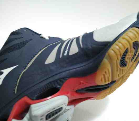 Jual SEPATU  VOLLY  BADMINTON  MIZUNO WAVE LIGHTNING Z2 