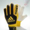 sarung tangan sepak bola