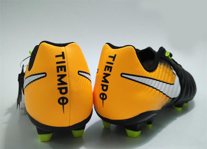 sepatu bola nike tiempo