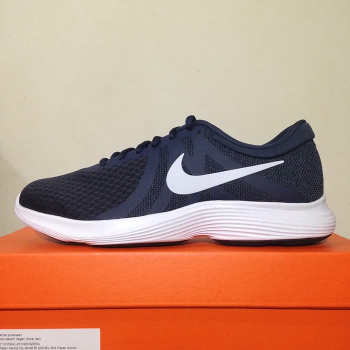 Sepatu Running/Lari Nike Revolution 