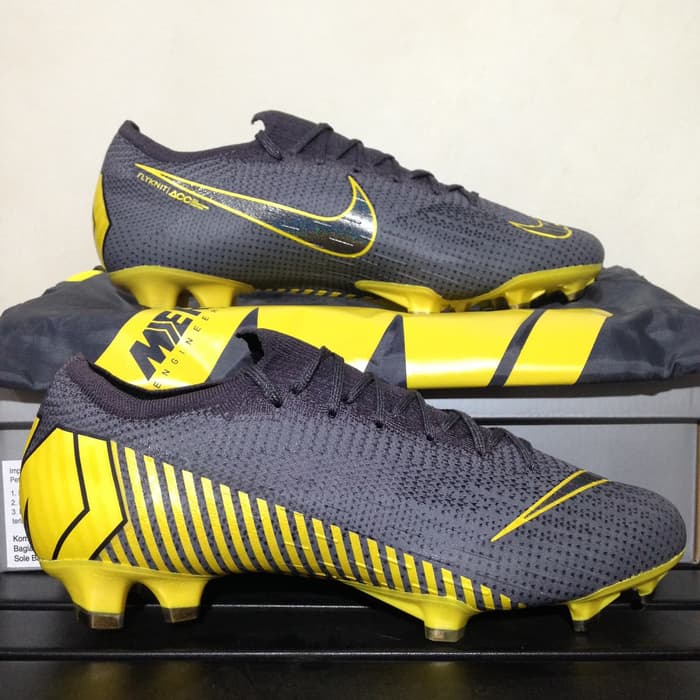 sepatu bola nike vapor